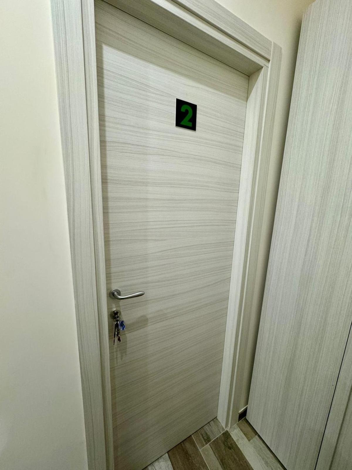Отель Punto House Ferrovia Неаполь Экстерьер фото