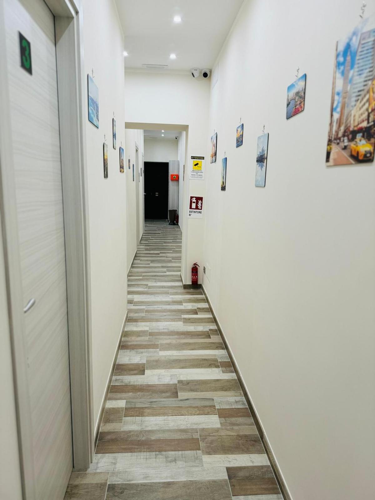Отель Punto House Ferrovia Неаполь Экстерьер фото