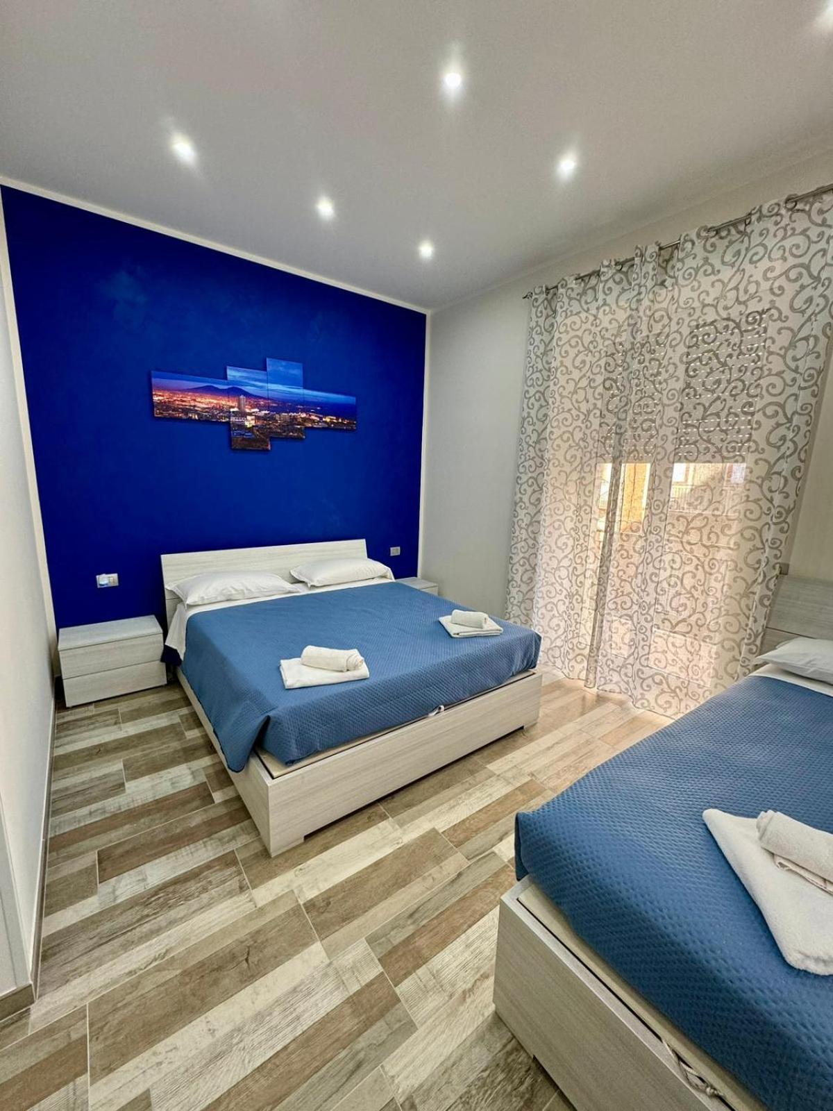 Отель Punto House Ferrovia Неаполь Экстерьер фото